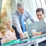 Carlos Eduardo Rosalba Padilha mostra como dominar o fluxo de caixa garante saúde financeira empresarial.