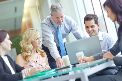 Carlos Eduardo Rosalba Padilha mostra como dominar o fluxo de caixa garante saúde financeira empresarial.