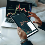 Teciomar Ábila revela as oportunidades de investimento em 2025 com o avanço das plataformas digitais!