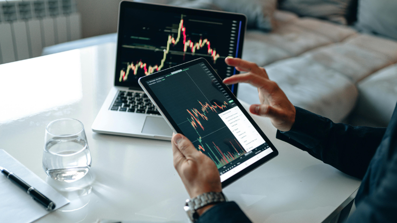 Teciomar Ábila revela as oportunidades de investimento em 2025 com o avanço das plataformas digitais!
